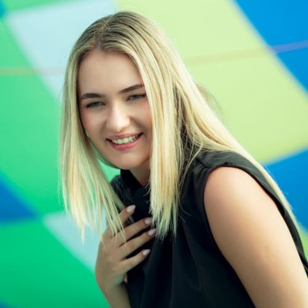 Meet your Posher, Estrella